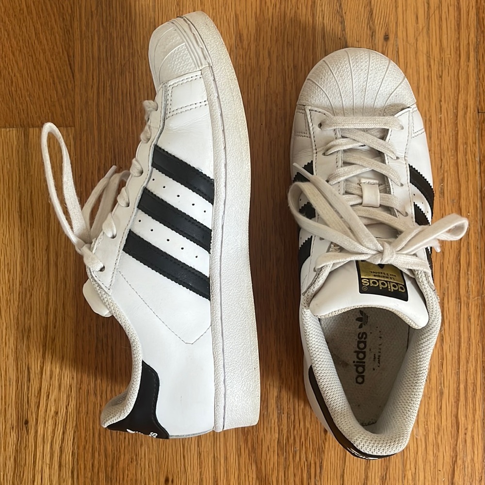Adidas superstar size 7 - Picture 1 of 4
